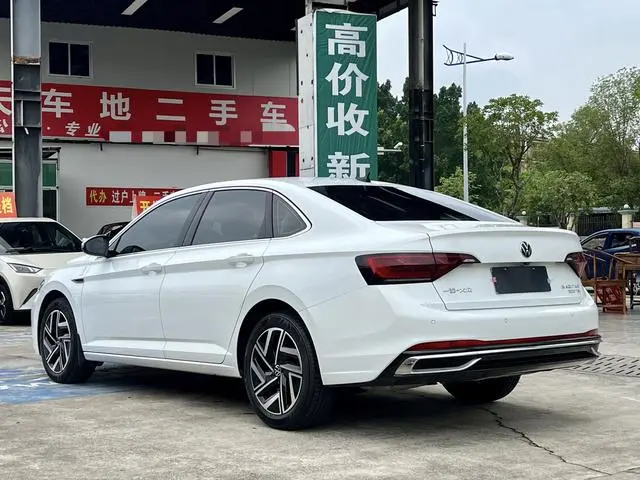 Volkswagen Sagitar 300TSI DSG Beyond Edition