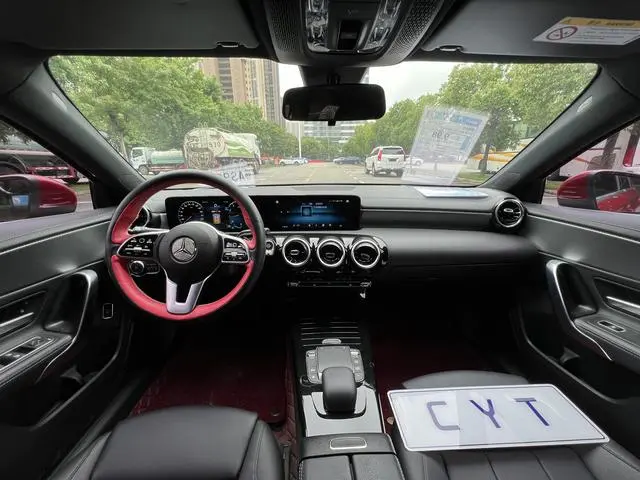 Mercedes-Benz Mercedes-Benz A-class Facelift A 180 L sports sedan