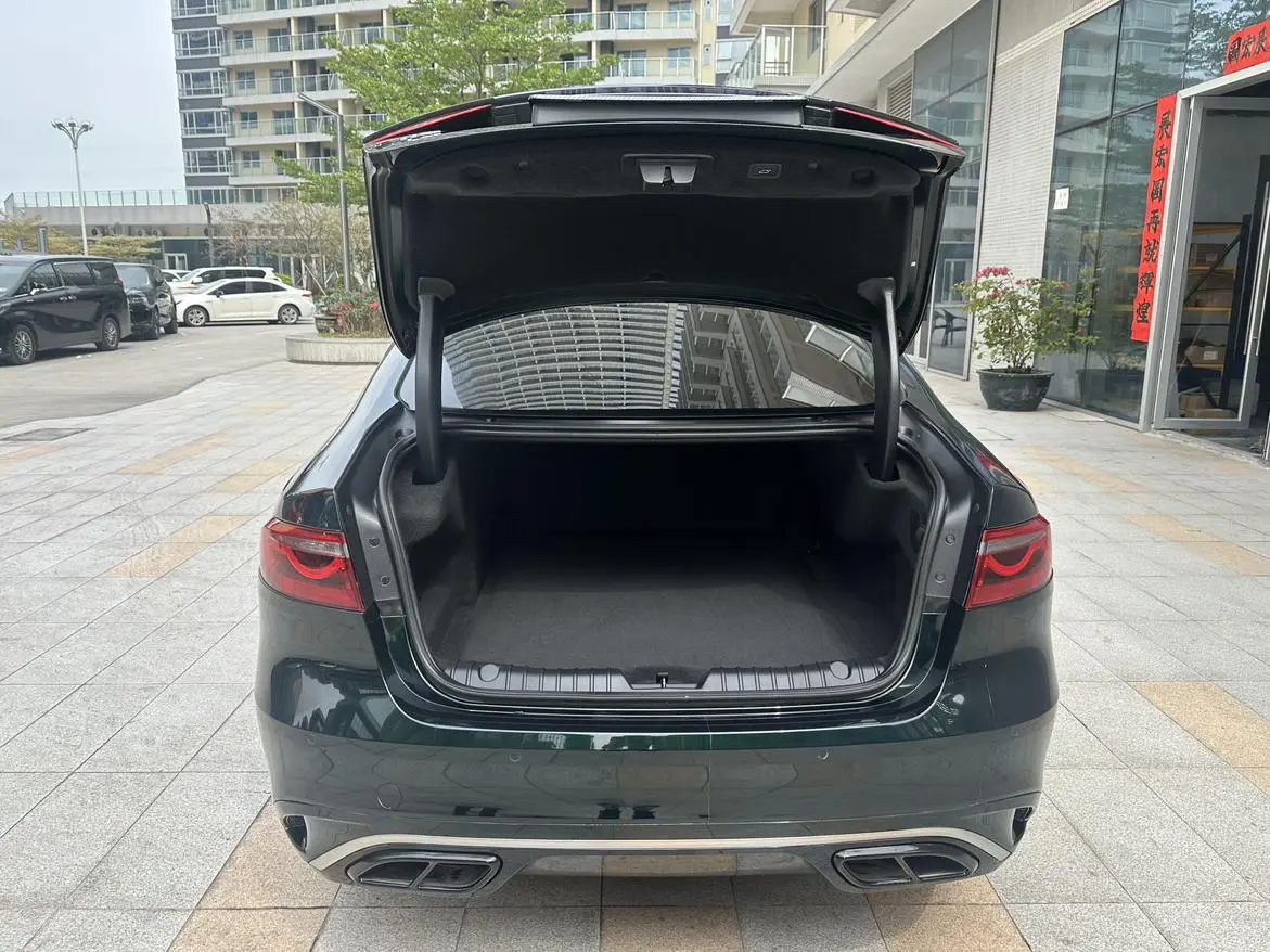 Jaguar Jaguar XFL 2.0T P250 two-wheel drive Exclusive Deluxe Edition