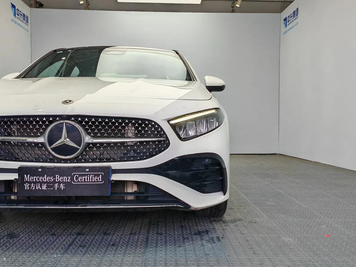 Mercedes-Benz Mercedes-Benz A-class A 200 L sports sedan fashion Version