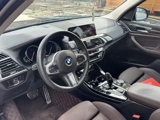 BMW BMW X3 xDrive30i leading M sports suit country V