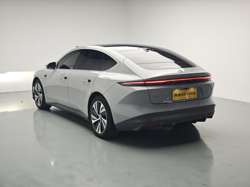 NIO NIO ET5 2022