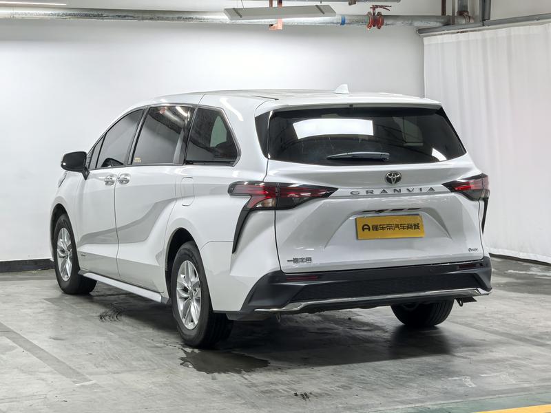 Toyota Gravia 2024