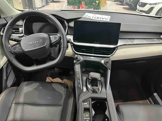 LYNK & CO Lynk & Co. 06 EM-P PHEV Remix Pro