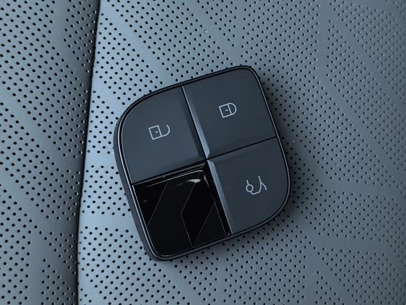 Lynk & Co Lynk&Co 08 EM-P 2023
