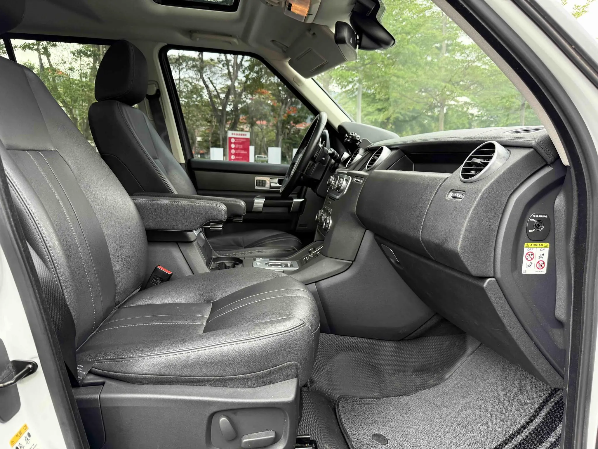Land Rover discover 3.0 SC Yao Black Collector's Edition SE