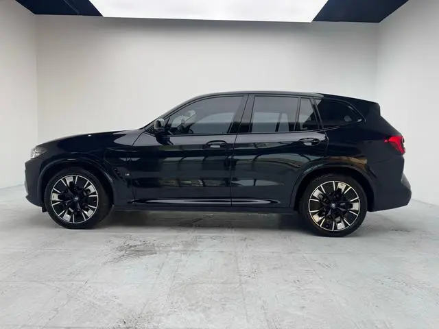 BMW BMW iX3 Creative collar type
