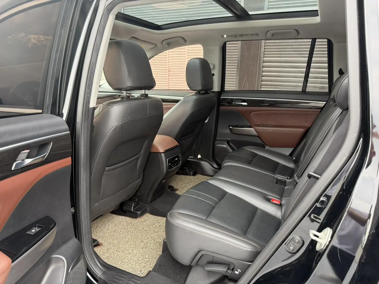 GAC Trumpchi GS8 320T two-wheel drive premium edition 7 seats