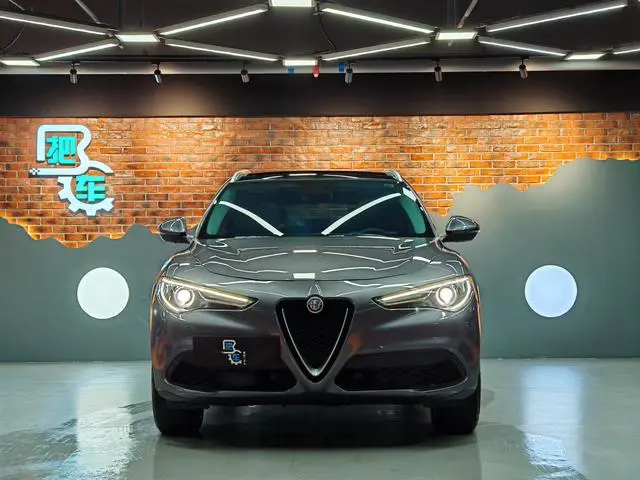 Alfa Romeo Stelvio 2.0T 280HP Deluxe Edition