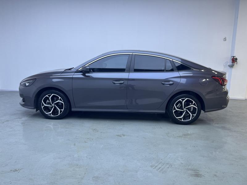MG MG5 2025