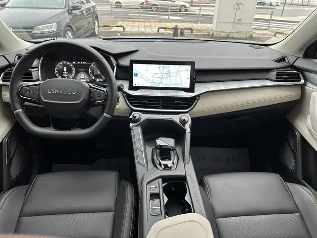 LYNK & CO Lynk & Co. 06 EM-P PHEV Remix Shero
