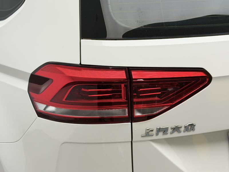Volkswagen Touran L 2016