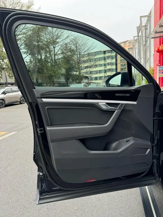Volkswagen Touareg 3.0 TSI Ruixiang Edition Yao Black Sports Suit