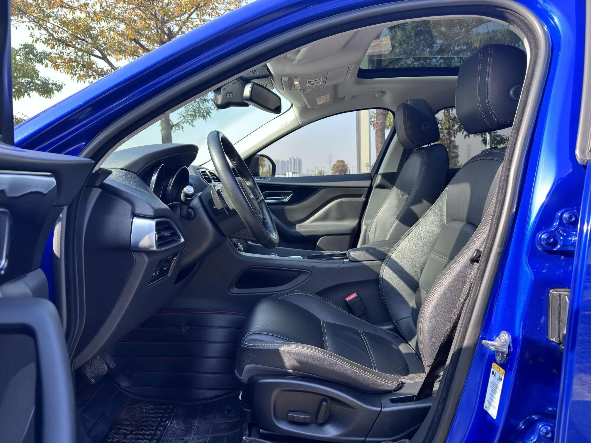 Jaguar Jaguar F-PACE 2.0T four-wheel drive R-Sport sports version