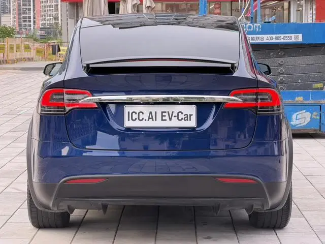 Tesla Model X 90D