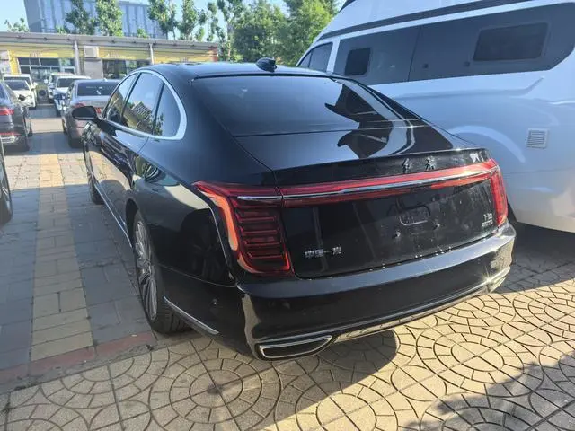 Hongqi Hongqi H9 3.0T Zhilian flag collar four-seater version