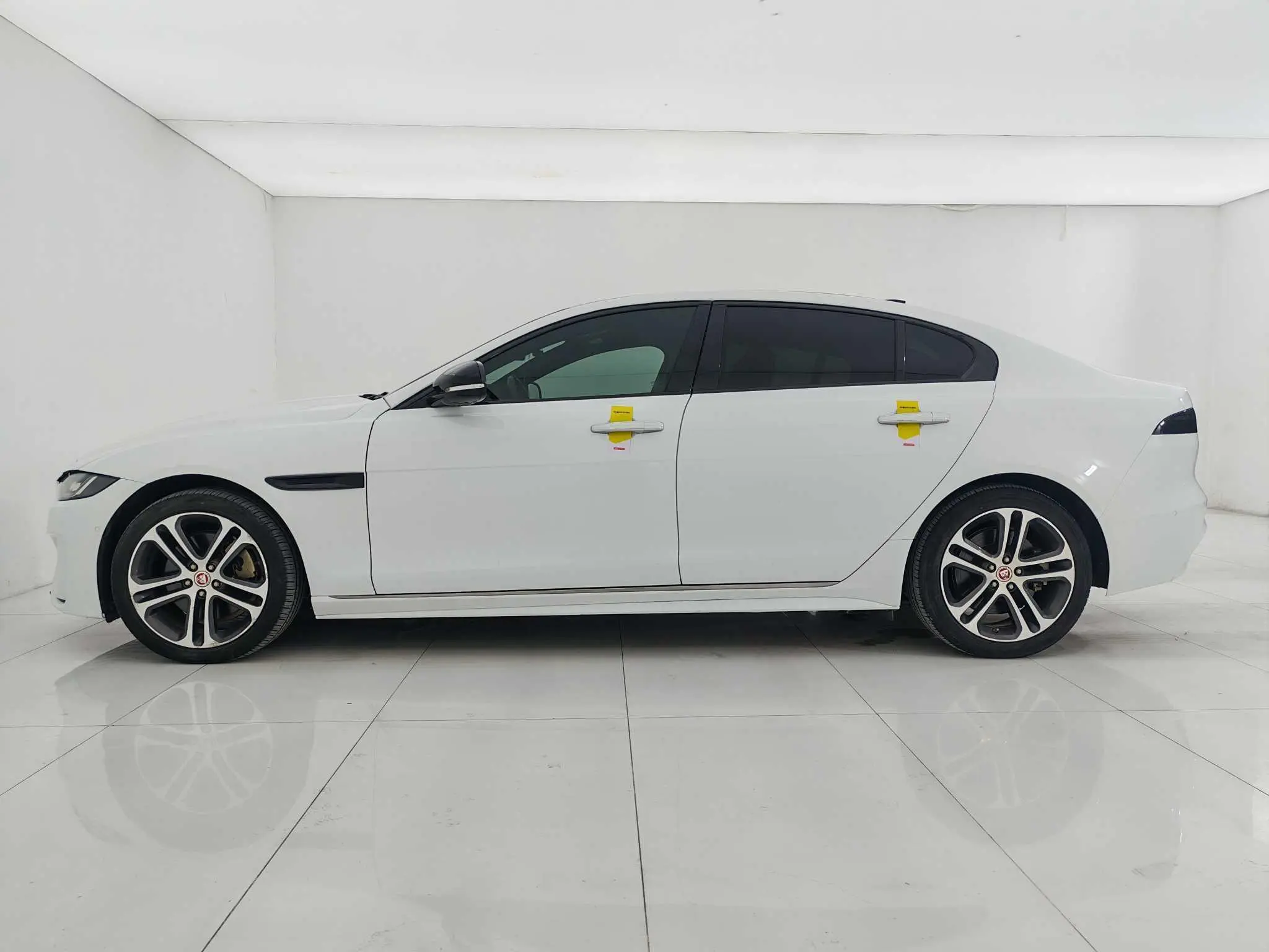 Jaguar Jaguar XEL 2.0T 200PS R-DYNAMIC S Enterprising Sports Edition