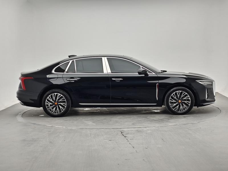 Hongqi Red Flag H5 2025