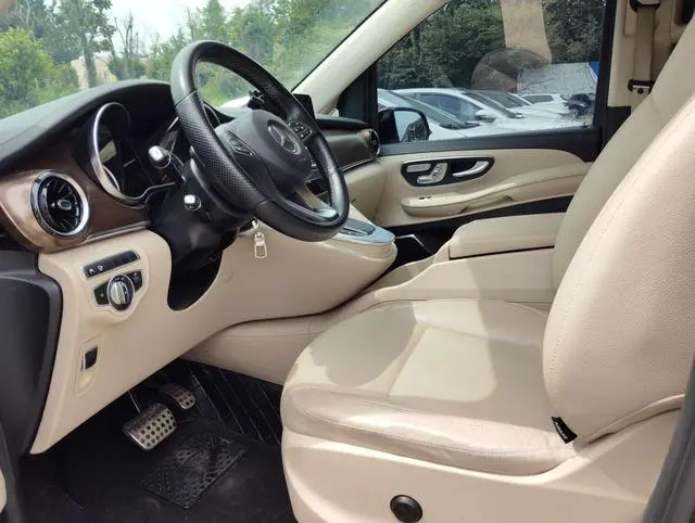 Mercedes-Benz Mercedes-Benz V-class V 260 L Long Wheelbase Premium Edition