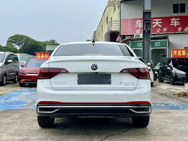 Volkswagen Sagitar 300TSI DSG Beyond Edition