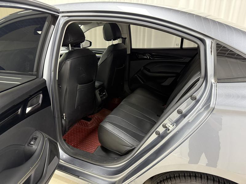 Roewe Roewe i5 2021