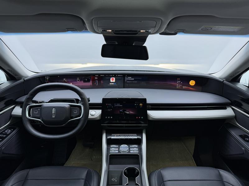 Lincoln Voyager 2023