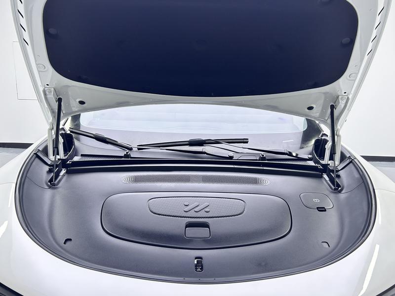 IM Motors Zhiji LS6 2023