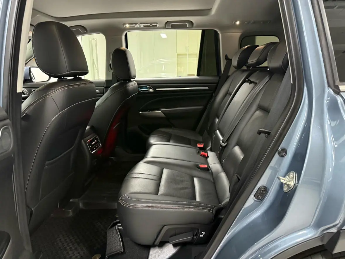 GAC Trumpchi GS8 390T two-wheel drive premium edition 7 seats