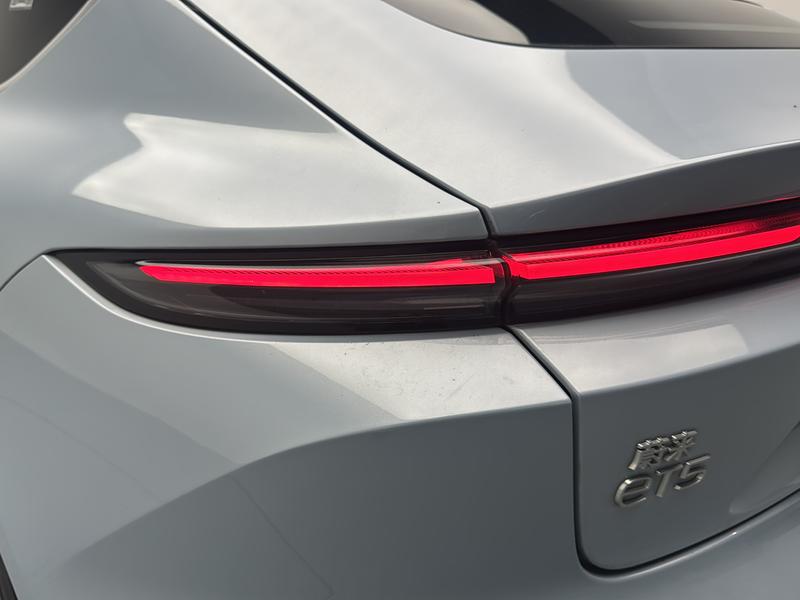 NIO NIO ET5 2022