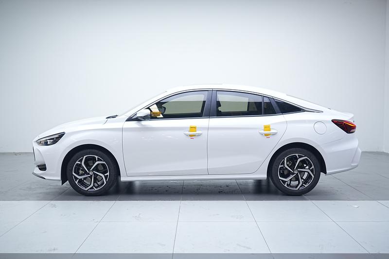 MG MG5 2025