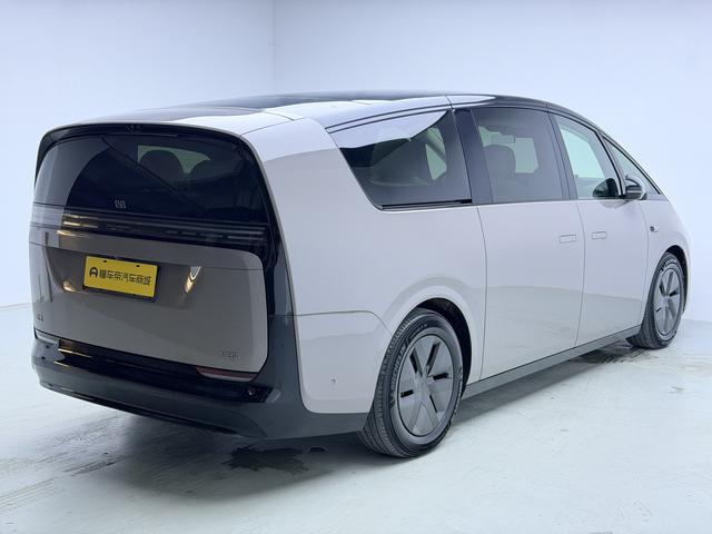 Li Auto Ideal MEGA 2025