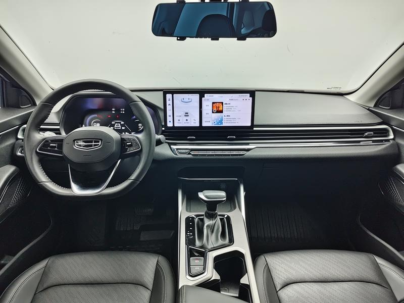 Geely Emgrand 2023