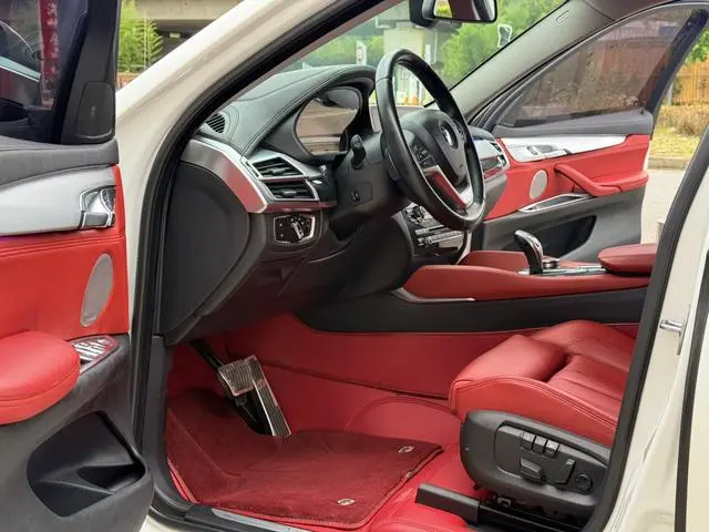 BMW BMW X6 xDrive35i leading type