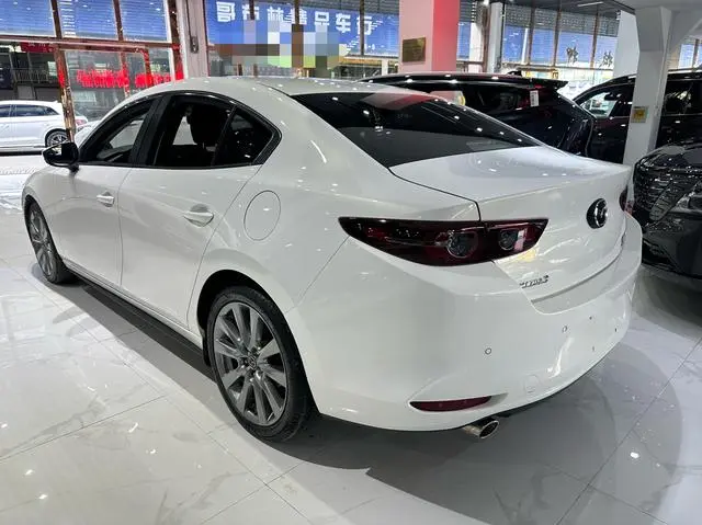 Mazda Mazda 3 Angkesaila 2.0L automatic quality dazzling version