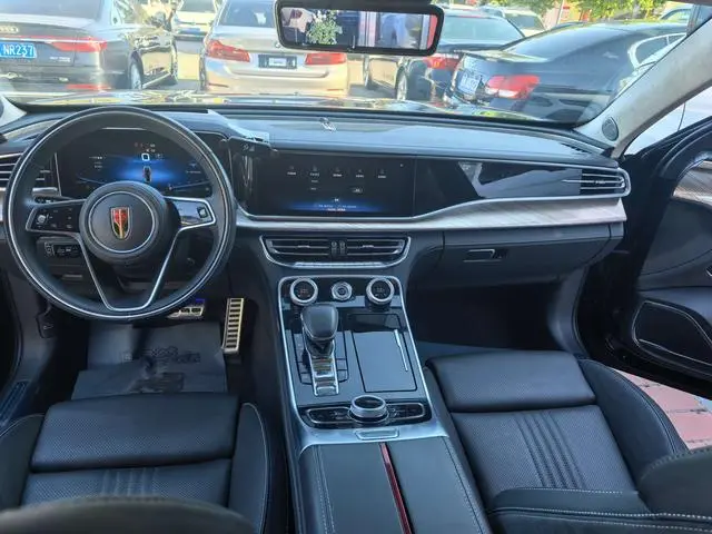 Hongqi Hongqi H9 3.0T Zhilian flag collar four-seater version