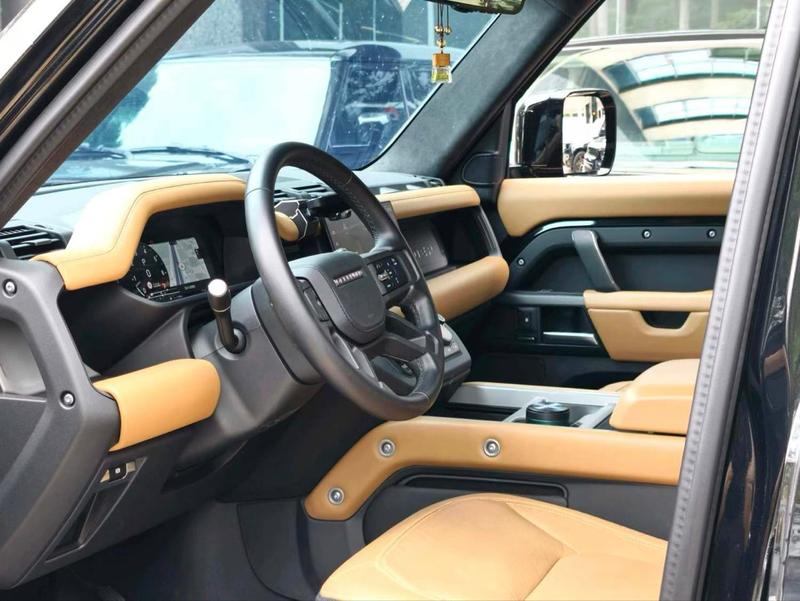 Land Rover guard 2025
