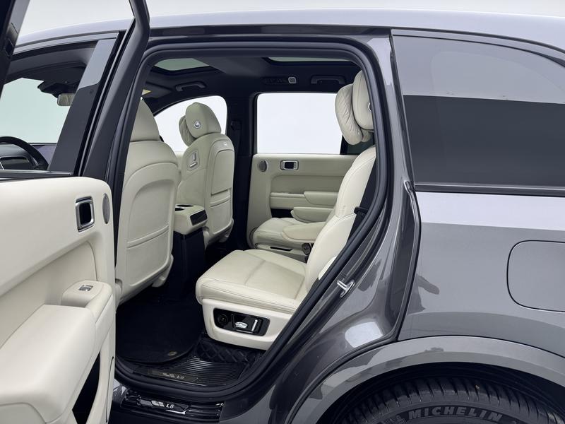 Li Auto Ideal L8 2024