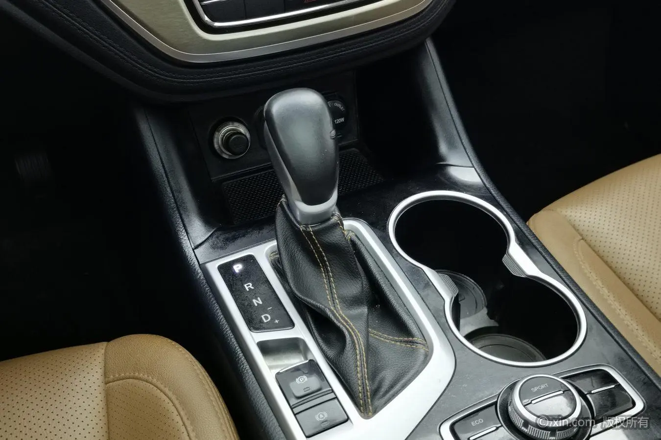 Changan Changan CS95 2.0T two-wheel drive Zhiyuan version
