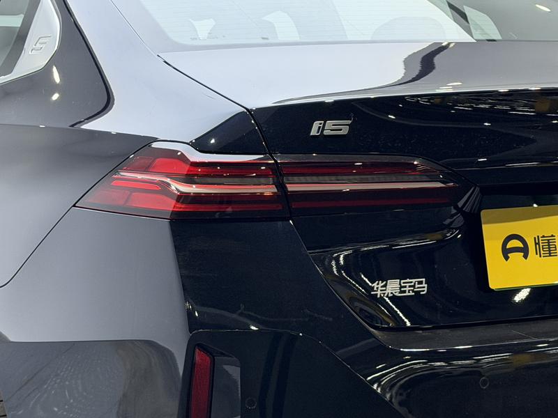 BMW BMW i5 2025