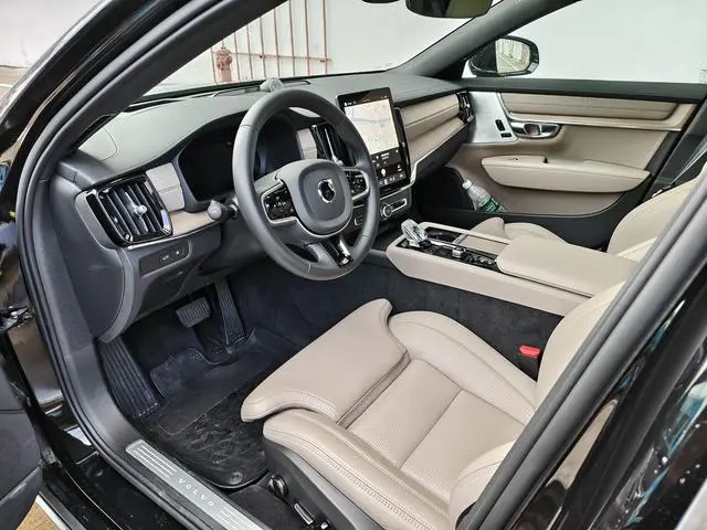 Volvo Volvo S90 PHEV T8 four-wheel drive long battery life Zhiya Deluxe Edition