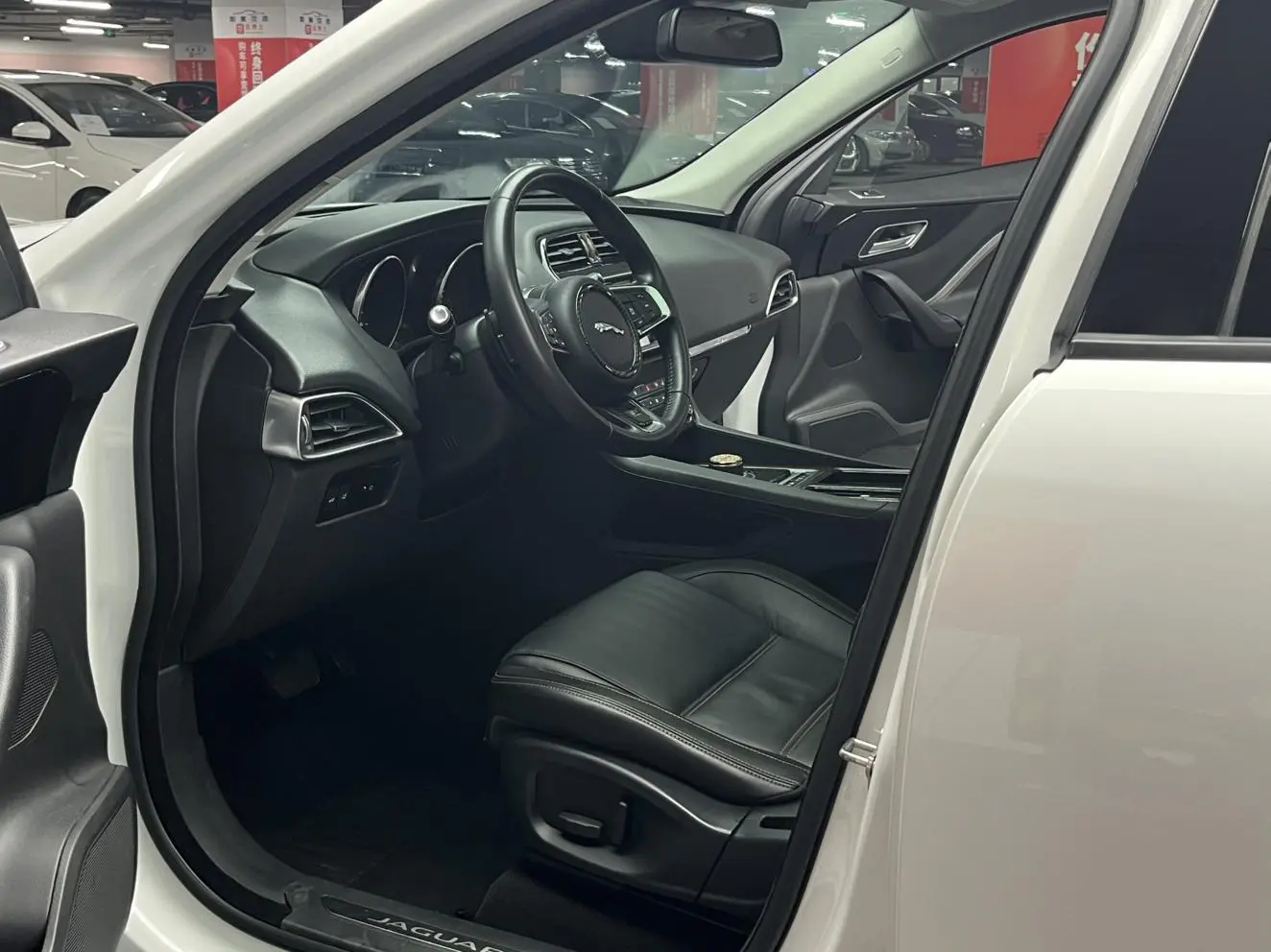 Jaguar Jaguar F-PACE 2.0T two-wheel drive Urban Exclusive Edition