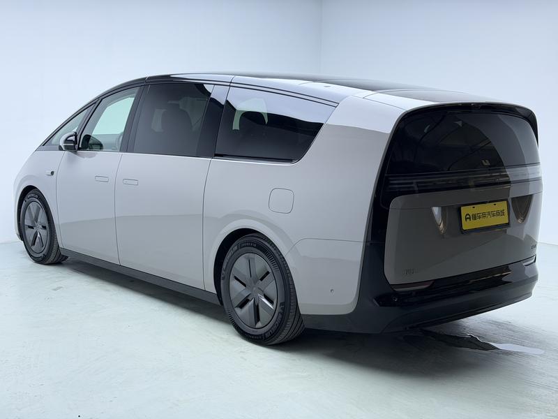 Li Auto Ideal MEGA 2024