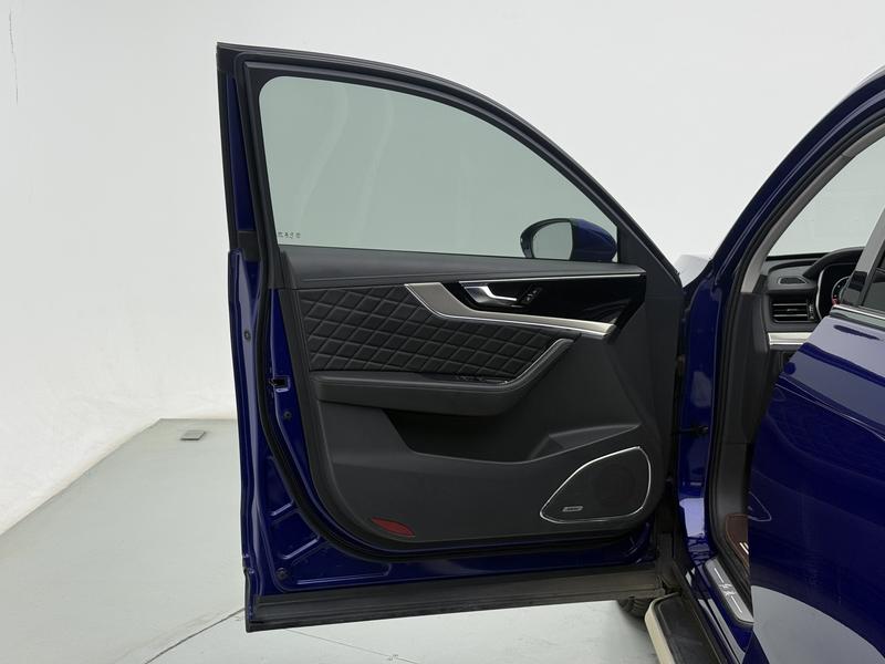 Hongqi Red Flag HS5 2019