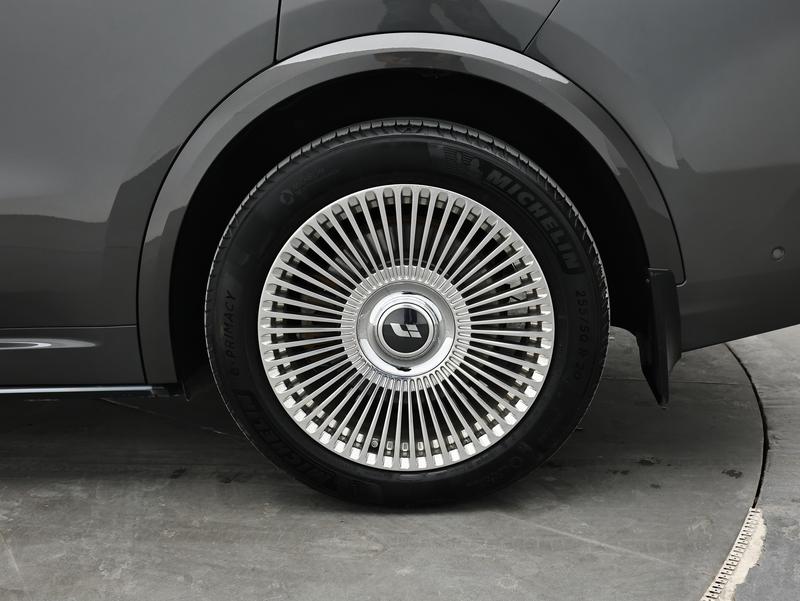 Li Auto Ideal L8 2023