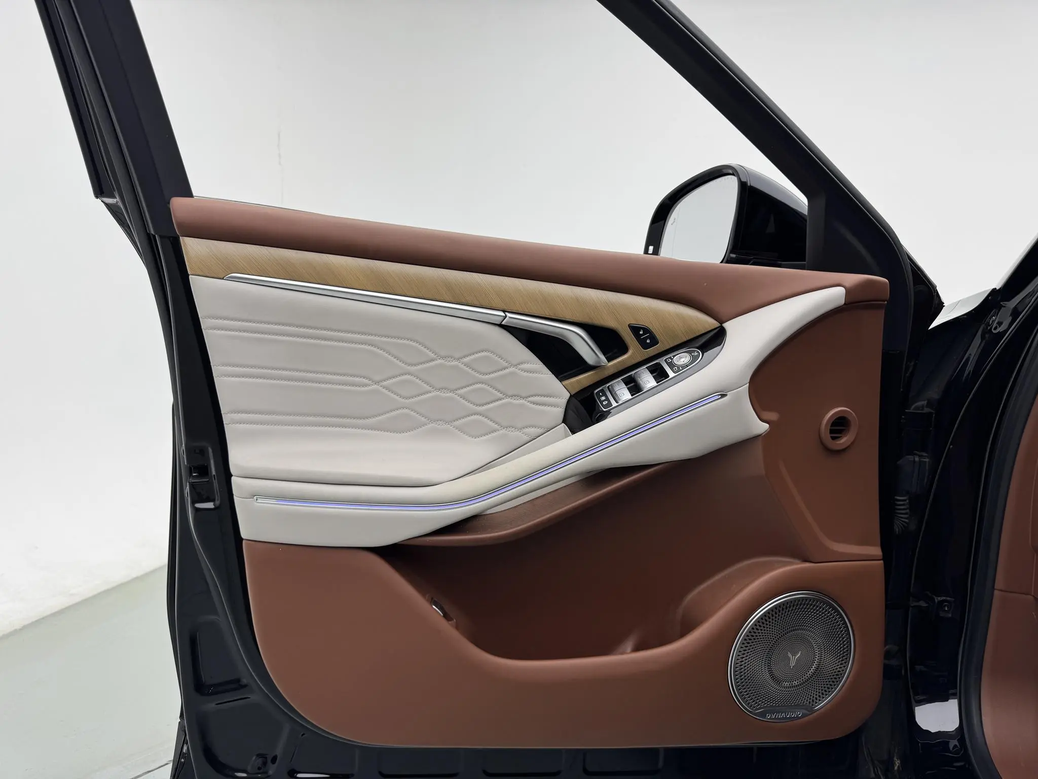 VOYAH Lan Tu FREE Ultra-long battery life smart driving version