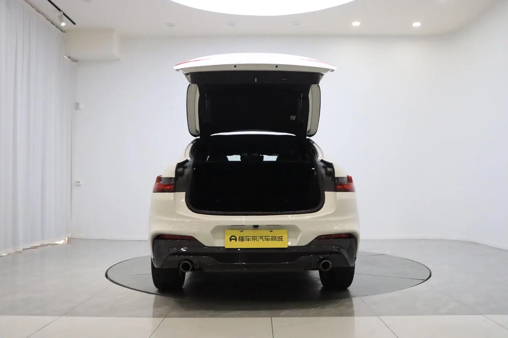 BMW BMW X4 xDrive25i M sports suit