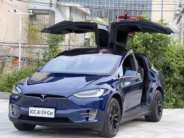 Tesla Model X 90D