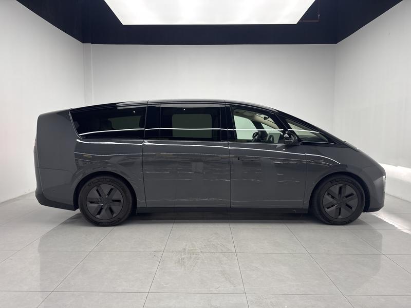 Li Auto Ideal MEGA 2025