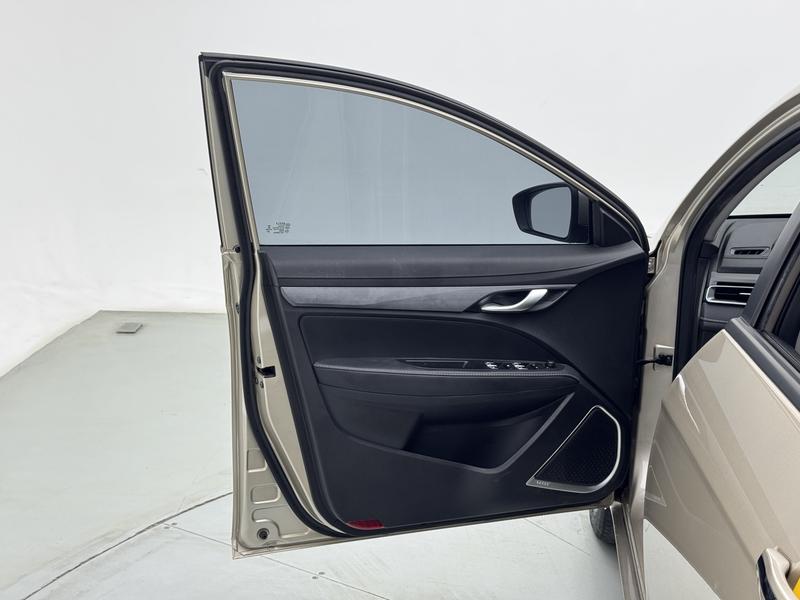 Geely Emgrand 2021