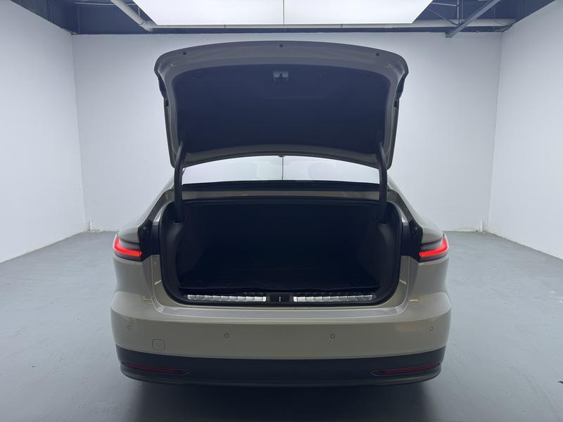 NIO NIO ET7 2021